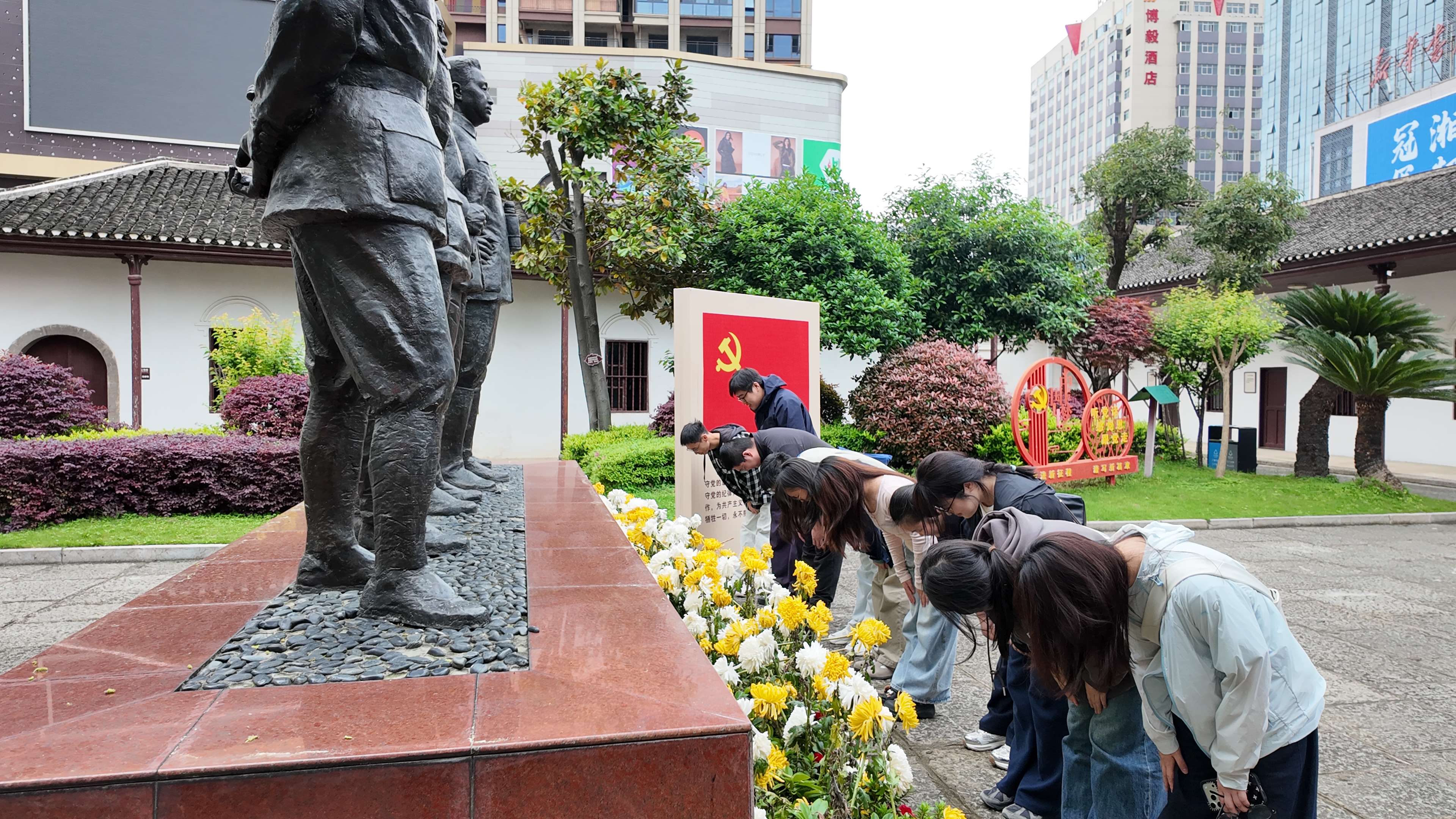 献花致敬 (1).jpg