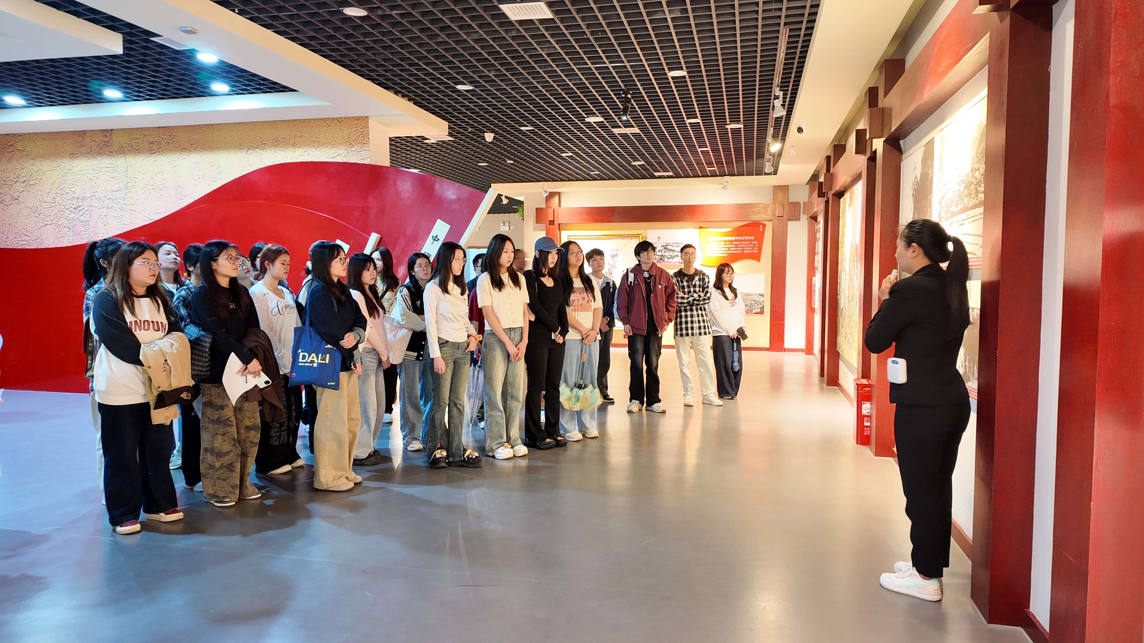 现场参观讲解 (3).jpg